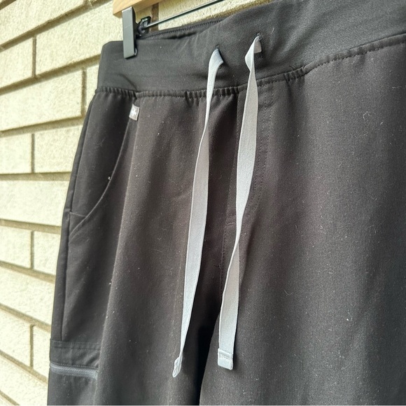 FIGS Zamora Jogger Scrub Pants Black M 6 Pockets Yoga Waistband Slim Fit - Picture 3 of 13